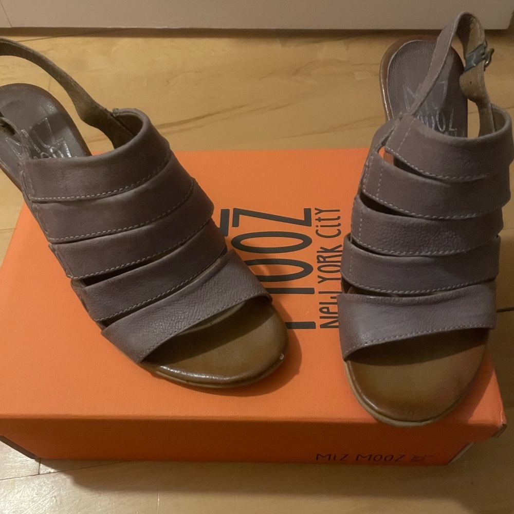Women’s wedge sandals